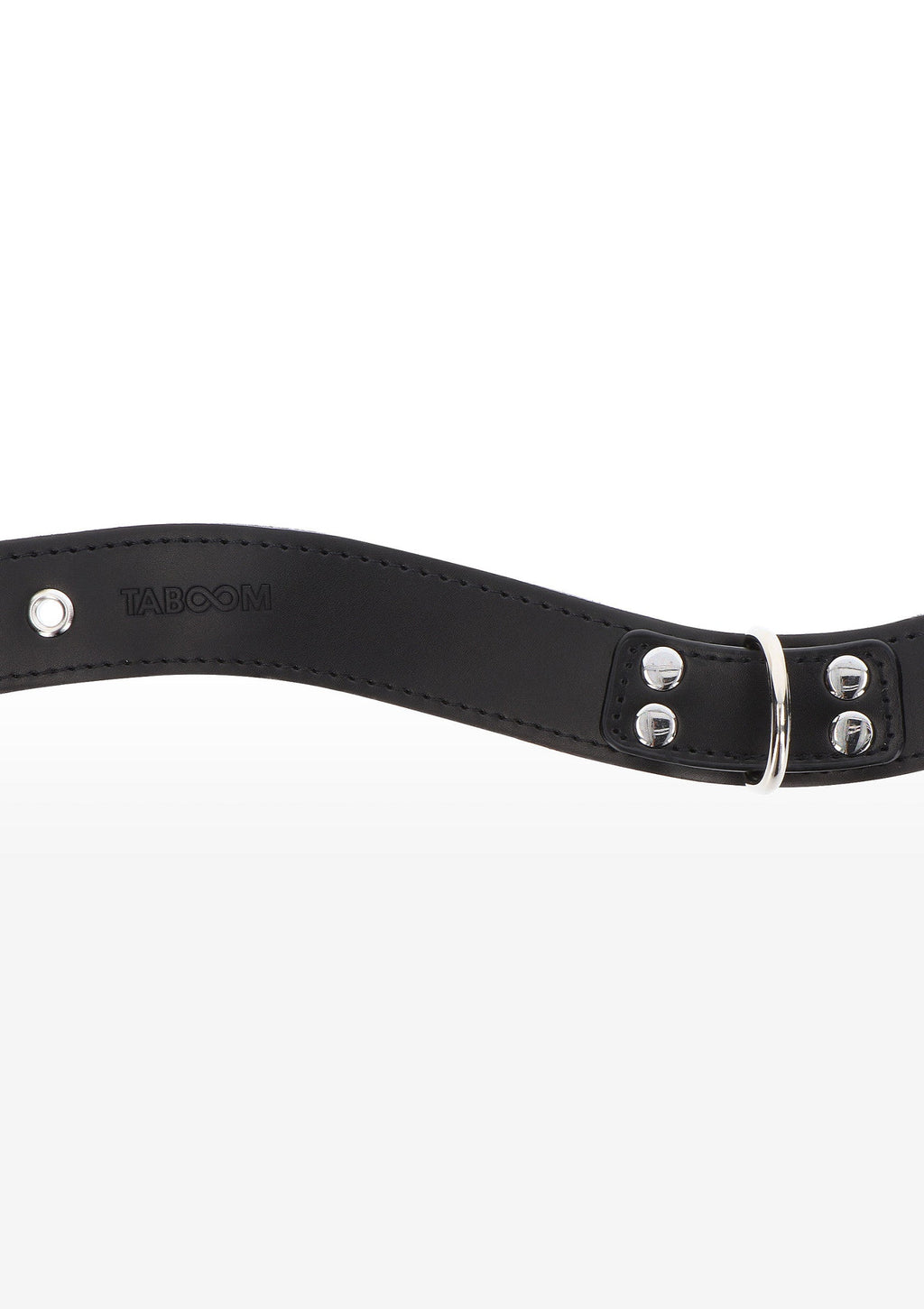 Elegante collar con anilla en D negra