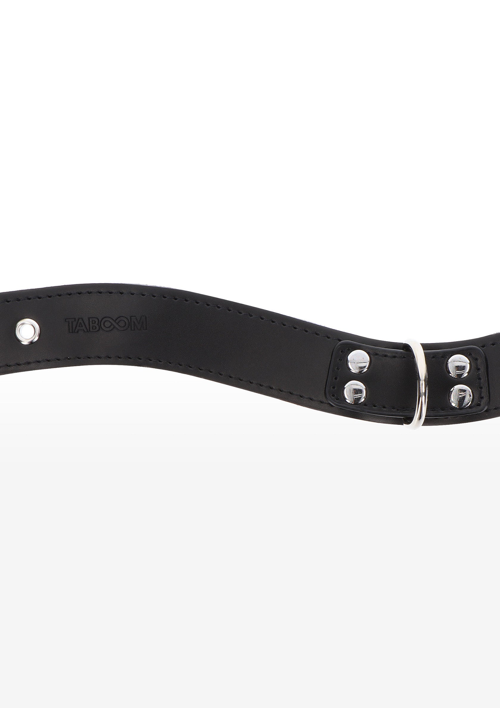 Elegante collar con anilla en D negra